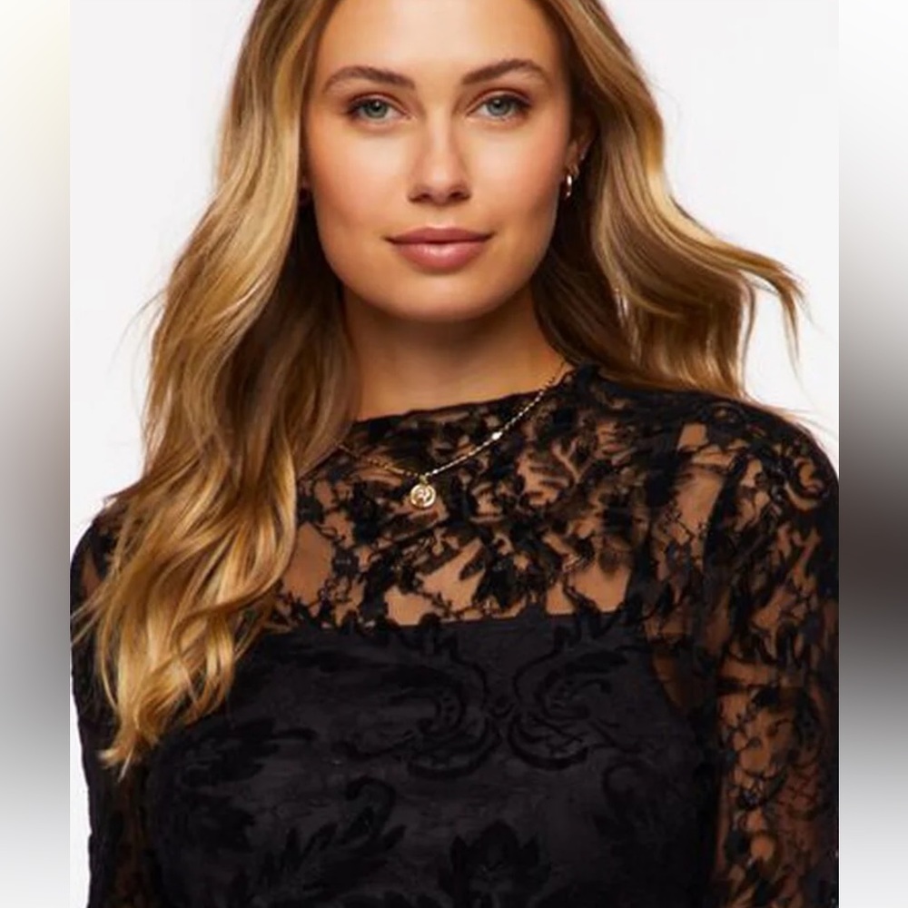 Forever 21 NWT Contemporary Black Lace Top size L